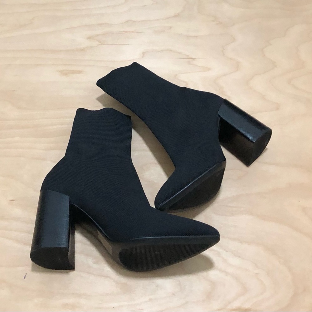 Steven Madden Womens Black Sock Boots Block Heels Stretch Point Toe Size 8M.